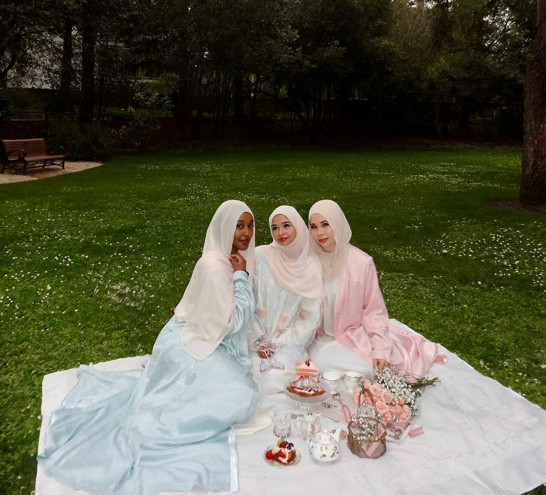 Spring picnic with the Mira Abaya
